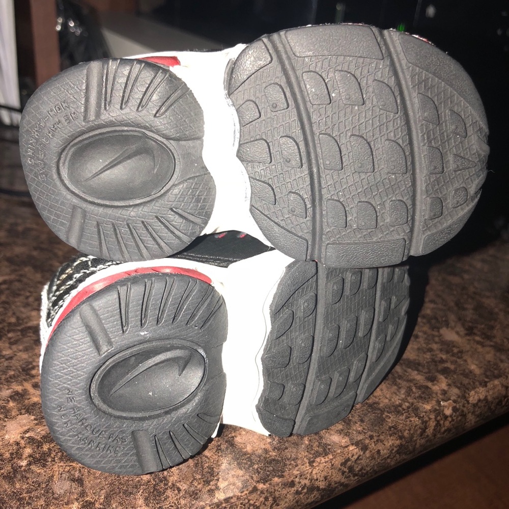 Baby boy Nike shoes - Picture 2 of 2